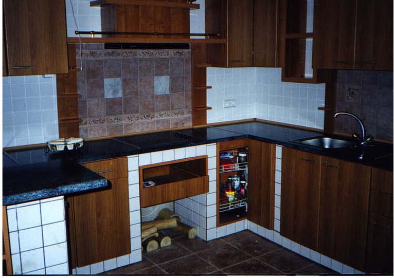 kitchen4.jpg (84442 bytes)